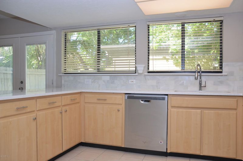 8148 Sutton Pl E, Jacksonville, FL 32217