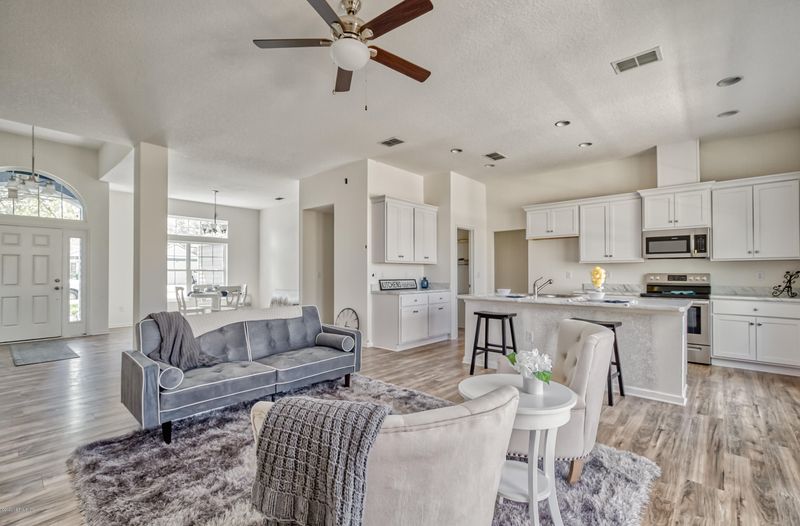 815 Pine Moss Rd, Jacksonville, FL 32218