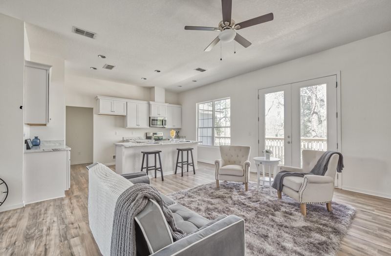 815 Pine Moss Rd, Jacksonville, FL 32218