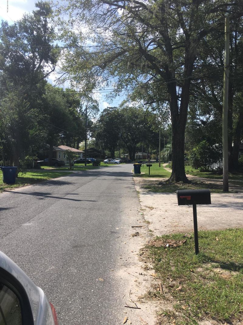 8150 Paul Jones Dr, Jacksonville, FL 32208