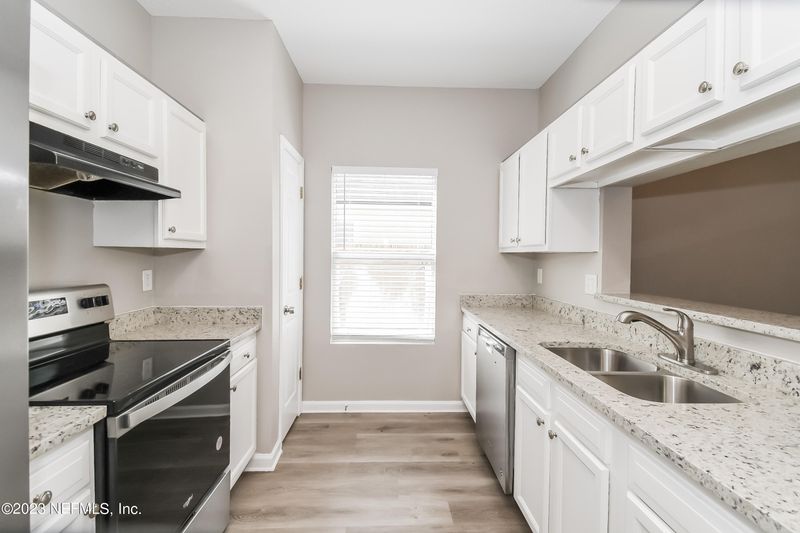 8155 Woods Ave, Jacksonville, FL 32216