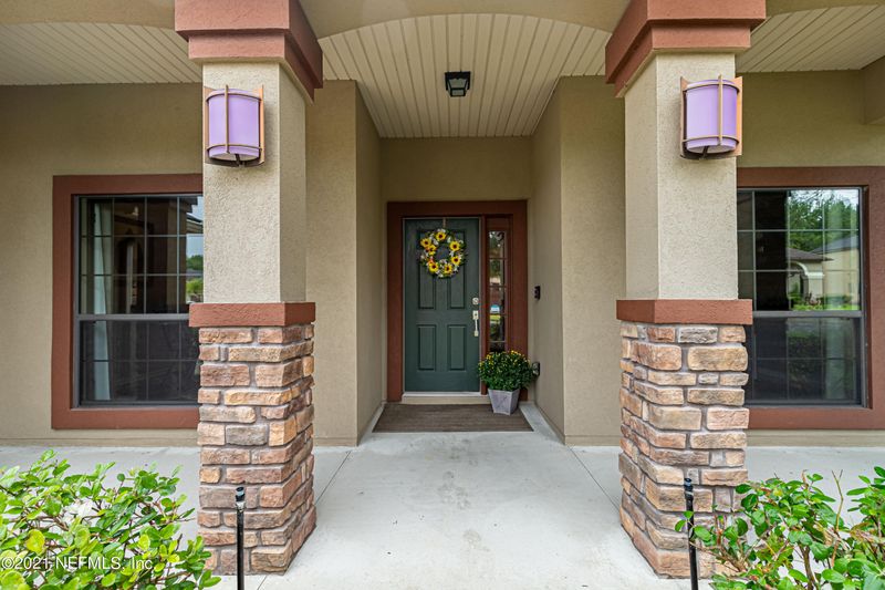 816 Reflection Cove Rd, Jacksonville, FL 32218