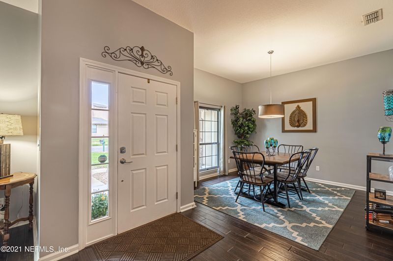 816 Reflection Cove Rd, Jacksonville, FL 32218