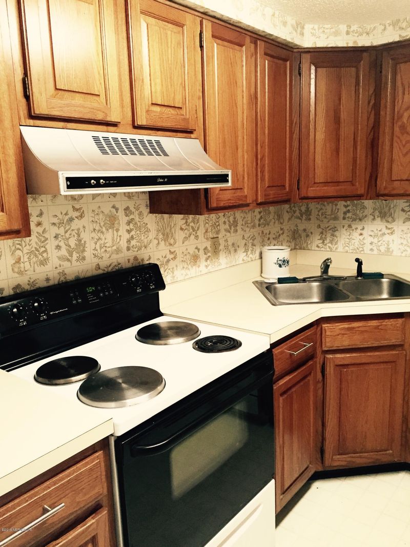 8169 Plaza Gate Ln, Jacksonville, FL 32217
