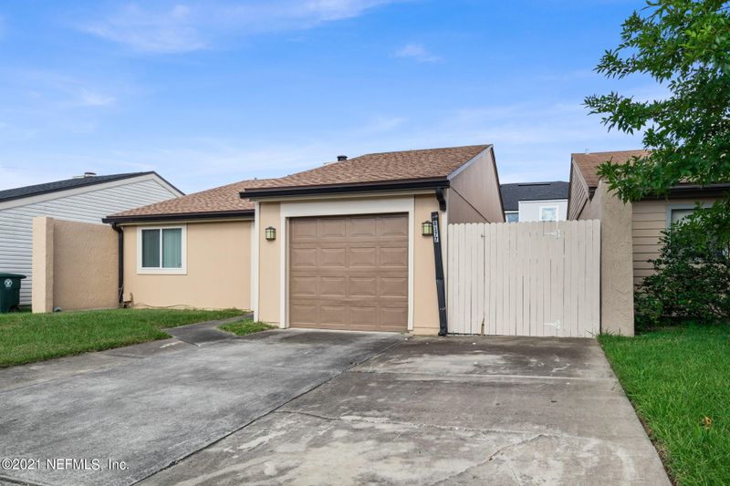8177 Virgo St, Jacksonville, FL 32216