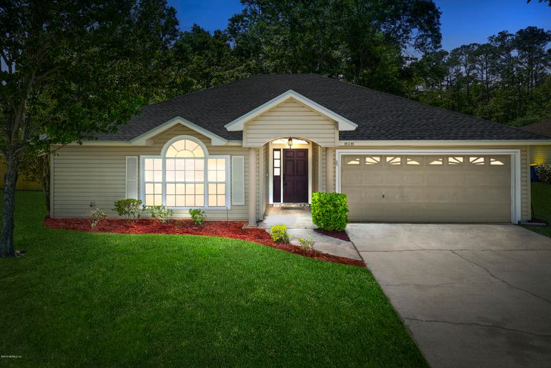 818 Long Lake Dr, Jacksonville, FL 32225