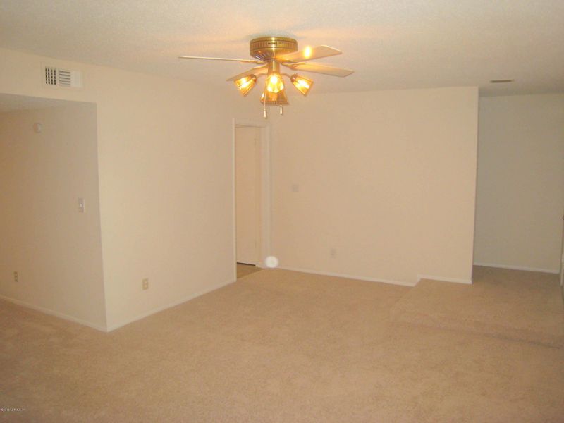 8194 Trafalgar Sq, Jacksonville, FL 32217