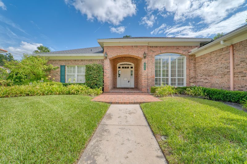 820 Point La Vista Rd N, Jacksonville, FL 32207