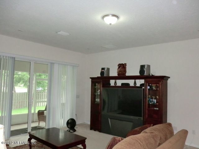 8205 Hedgewood Dr, Jacksonville, FL 32216