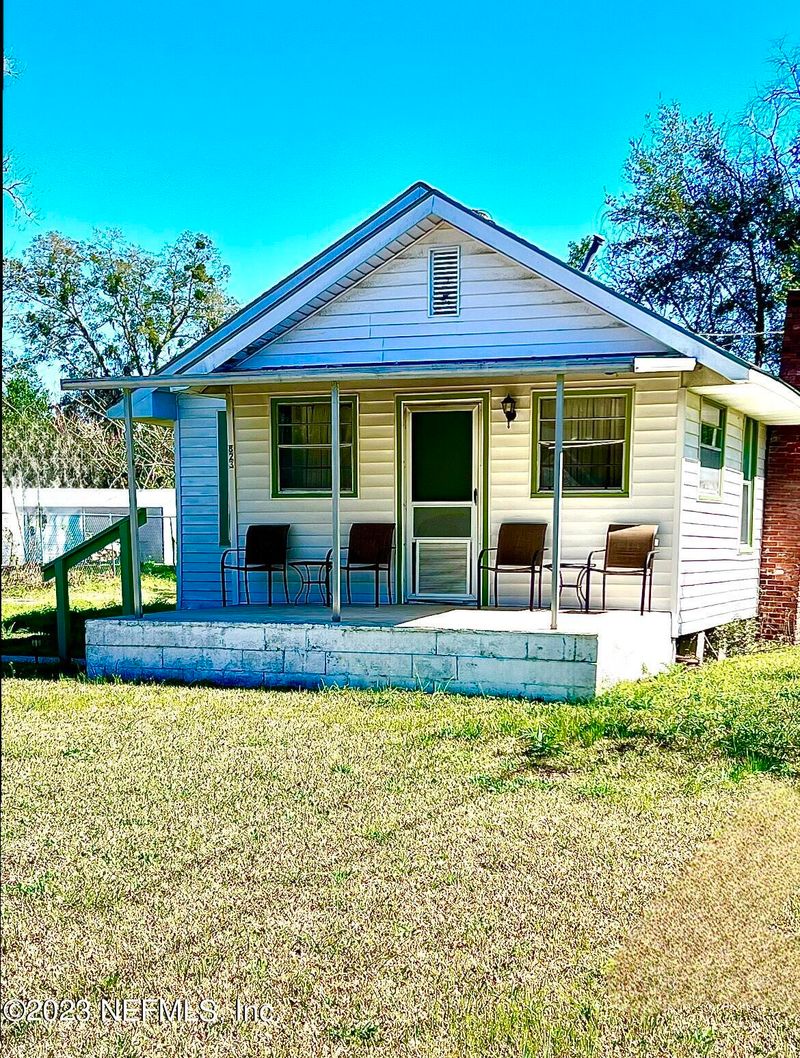 823 Cahoon Rd S, Jacksonville, FL 32221