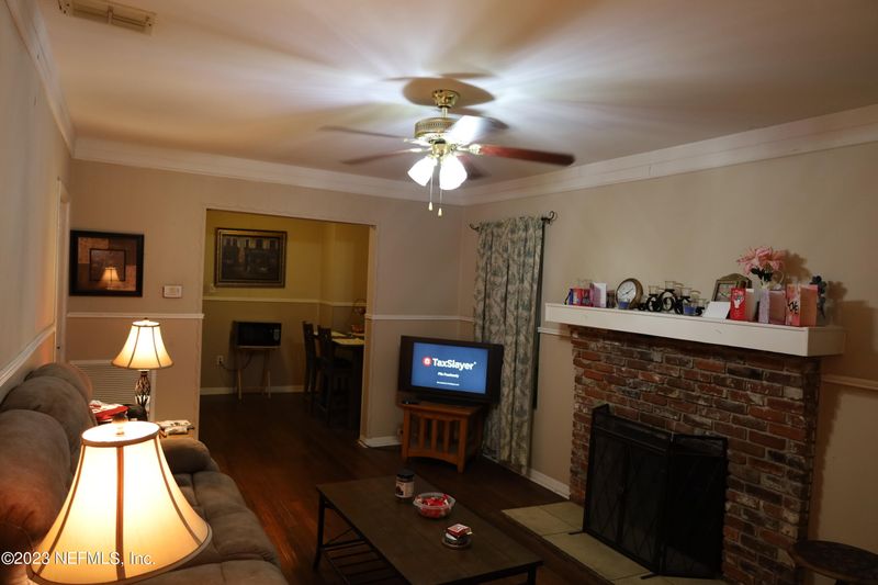 823 Cahoon Rd S, Jacksonville, FL 32221