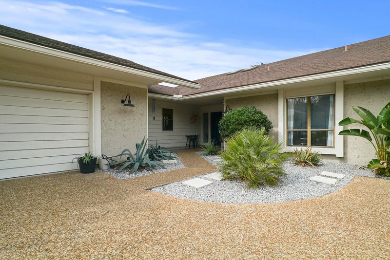 8232 Gardenview Ct, Jacksonville, FL 32256