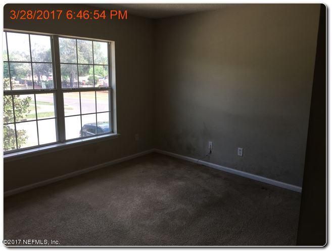 824 Candlebark Dr, Jacksonville, FL 32225
