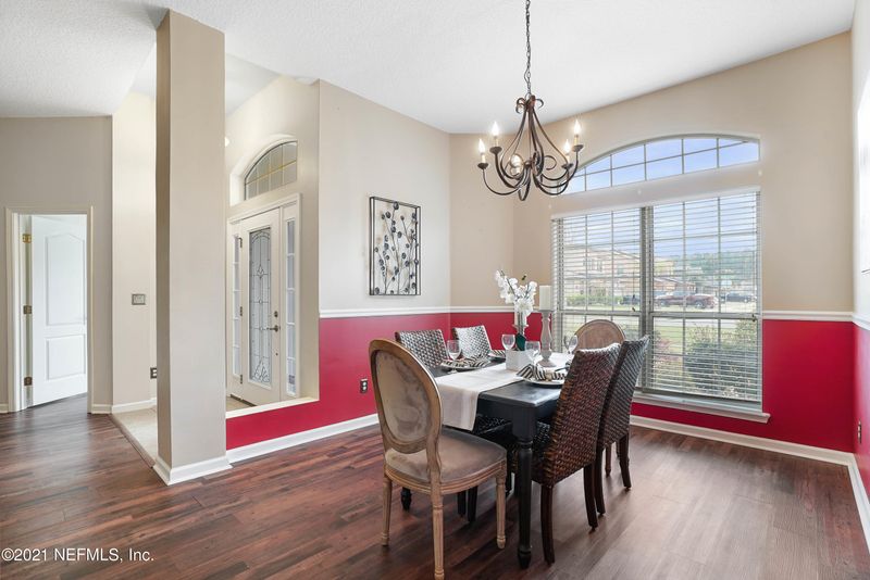 824 Reflection Cove Rd E, Jacksonville, FL 32218