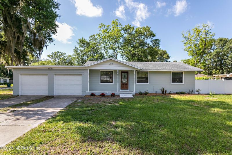 8242 Gwendolyn Rd, Jacksonville, FL 32216