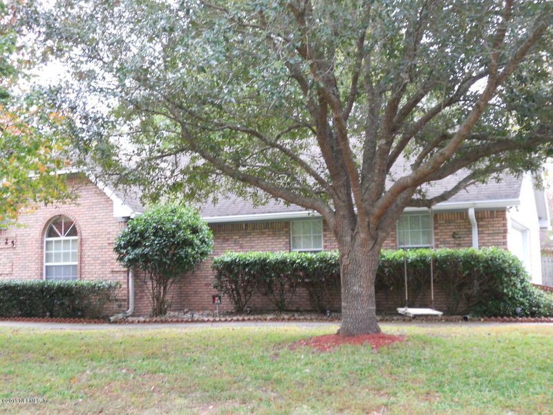 825 Maple Springs Ln, Jacksonville, FL 32221
