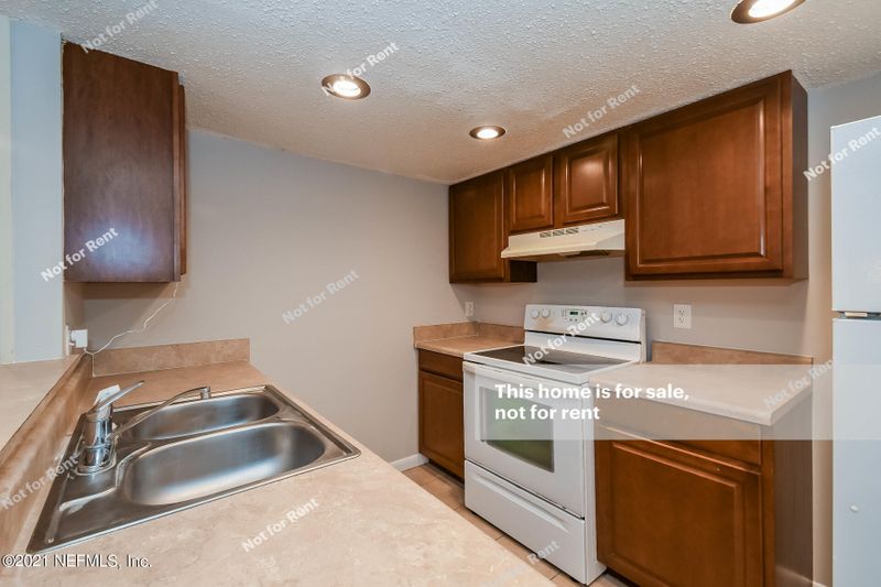 8260 Windypine Ln, Jacksonville, FL 32244