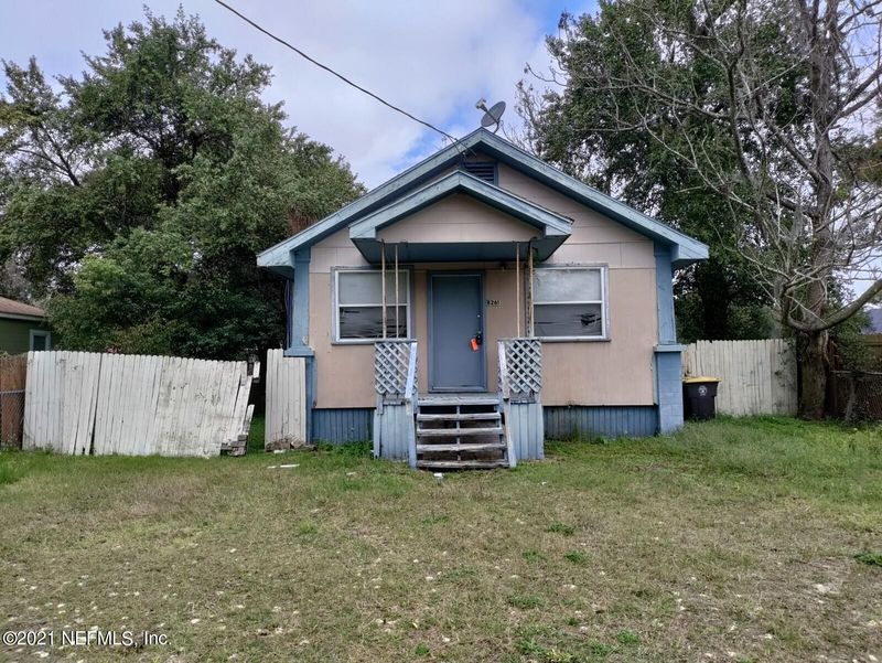 8261 Osteen St, Jacksonville, FL 32210
