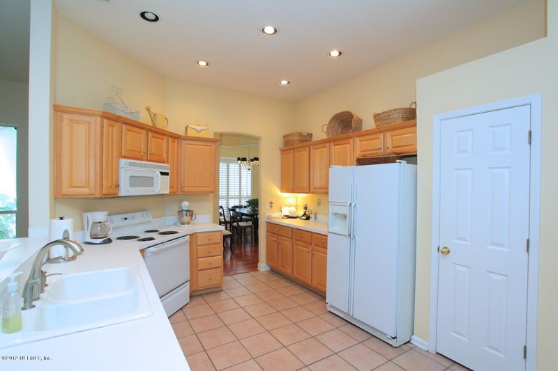 8261 Shade Tree Ct, Jacksonville, FL 32256