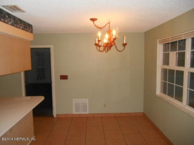 8261 Spring Lake Ct, Jacksonville, FL 32210