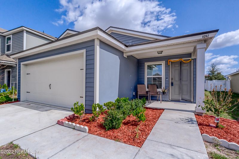 8262 Meadow Walk Ln, Jacksonville, FL 32256