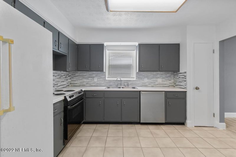 8267 Lone Star Rd, Jacksonville, FL 32211