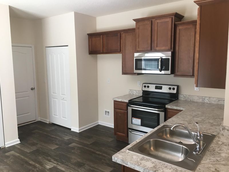 827 Servia Dr, St Johns, FL 32259