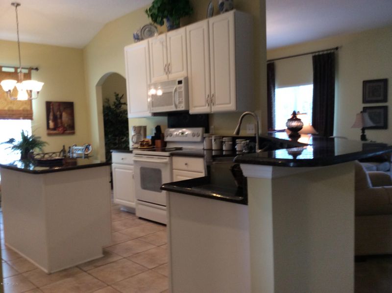 828 Briarcreek Rd, Jacksonville, FL 32225