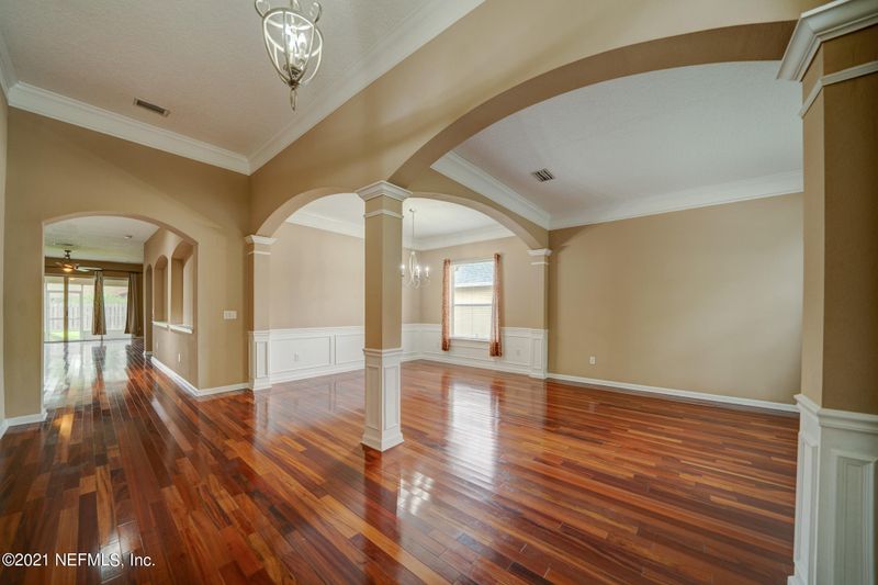 8283 Hedgewood Dr, Jacksonville, FL 32216