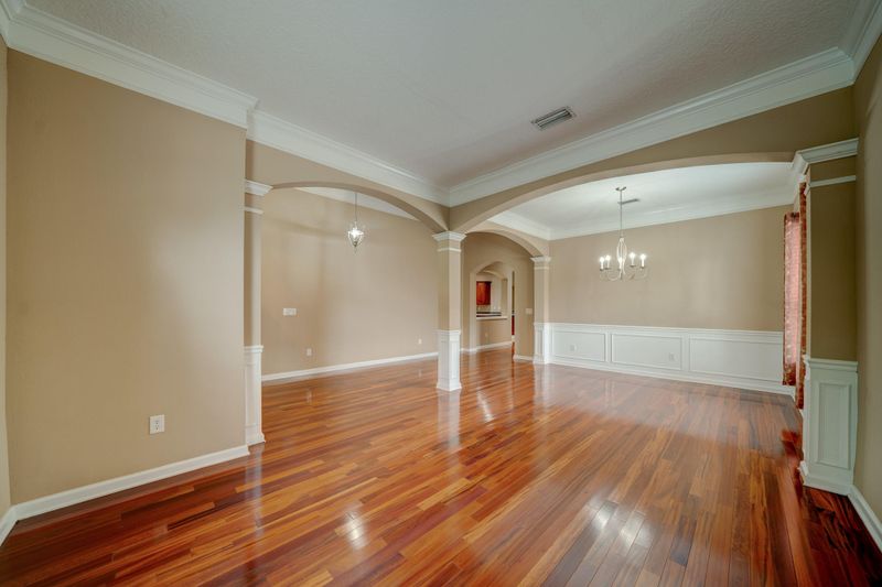 8283 Hedgewood Dr, Jacksonville, FL 32216