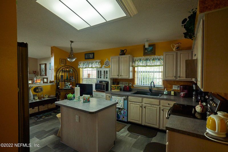 8288 Abbeyfield Dr, Jacksonville, FL 32277