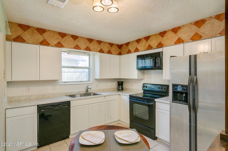 830 Hibiscus St, Atlantic Beach, FL 32233