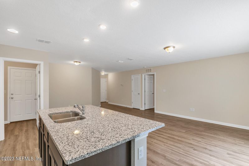 8321 Mc Glothlin St, Jacksonville, FL 32210