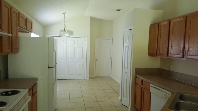 8330 Staplehurst Dr W, Jacksonville, FL 32244