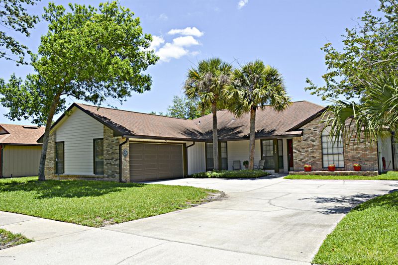 8333 Hamden Rd W, Jacksonville, FL 32244