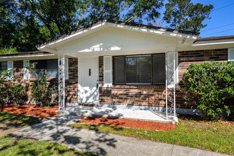 8333 Mohan Ct, Jacksonville, FL 32221