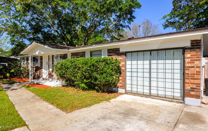 8333 Mohan Ct, Jacksonville, FL 32221