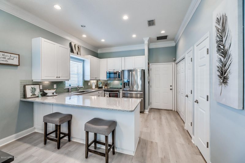 834 9th Ave S, Jacksonville Beach, FL 32250