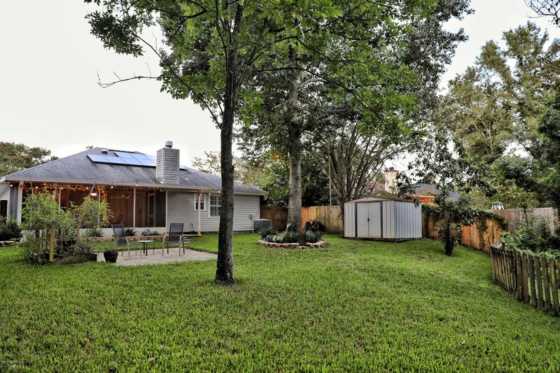 834 Long Lake Dr, Jacksonville, FL 32225