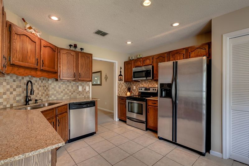 8350 Ember Cir, Jacksonville, FL 32244