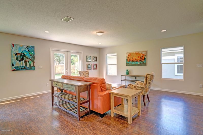 8351 Thor St, Jacksonville, FL 32216