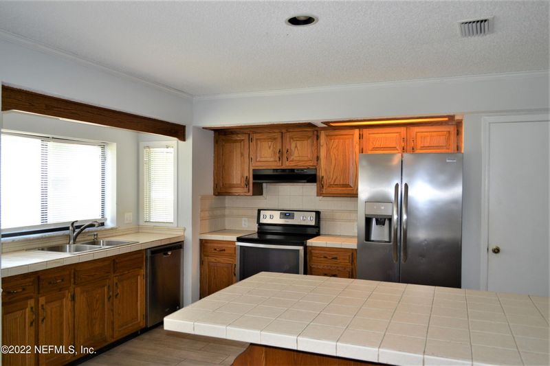 8356 Sand Point Dr E, Jacksonville, FL 32244