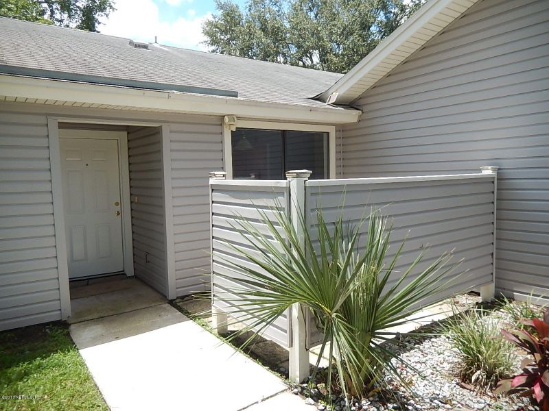 8384 Knotts Landing Dr E, Jacksonville, FL 32244