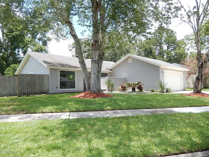 8384 Knotts Landing Dr E, Jacksonville, FL 32244