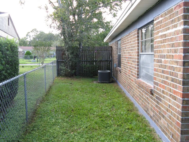 8388 Red Holly Ln, Jacksonville, FL 32221