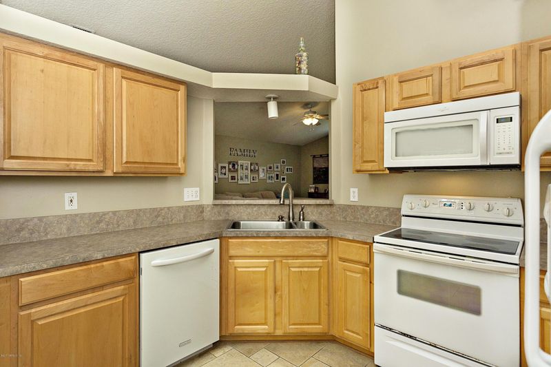 842 S Lilac Loop, Jacksonville, FL 32259