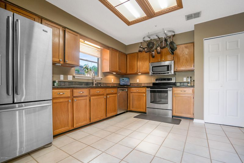 8427 Ambleside Ct, Jacksonville, FL 32244