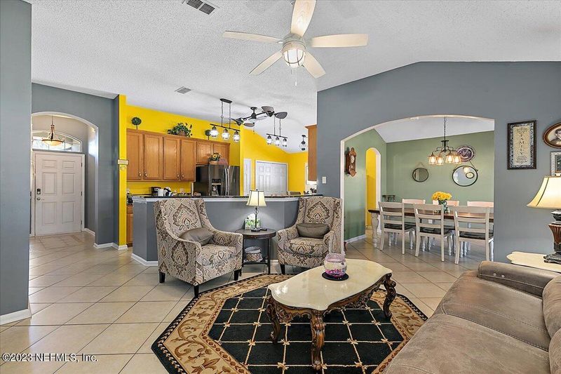 8429 Stelling Dr S, Jacksonville, FL 32244