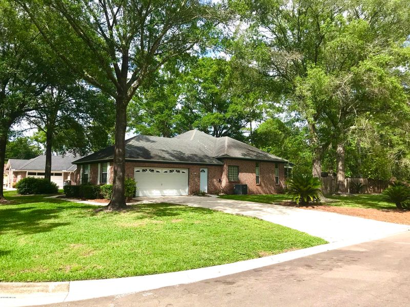 843 Hickory Springs Ln, Jacksonville, FL 32221