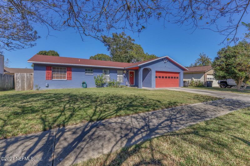 8433 Graybar Dr, Jacksonville, FL 32221